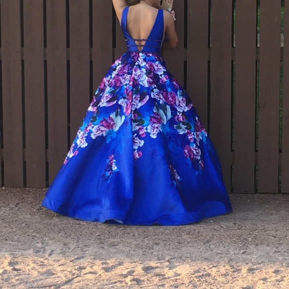 blue floral Ellie Wilde - Picture 2 of 2